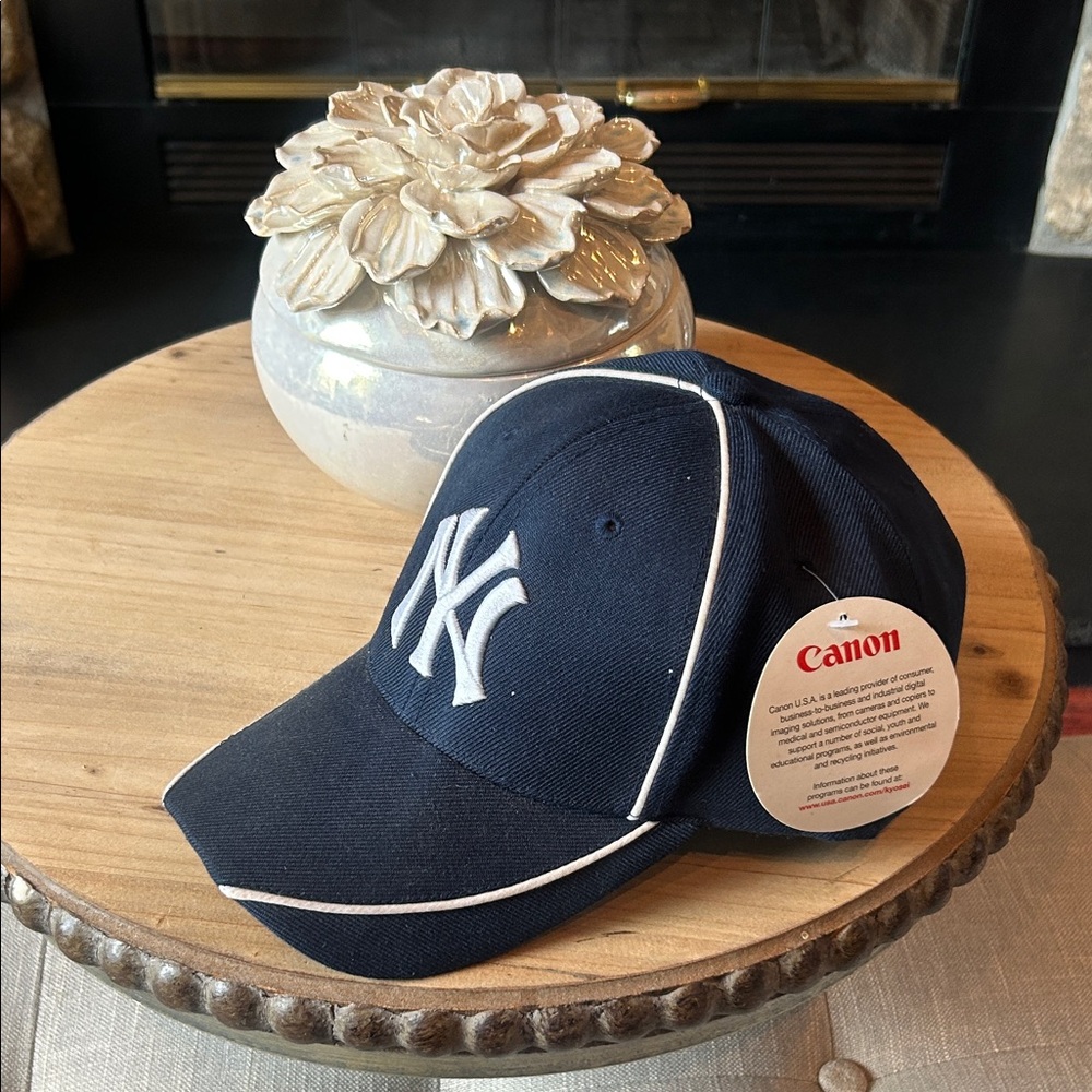 NWT New York Yankees Canon Cameras Adjustable Hat Cap Men Women MLB